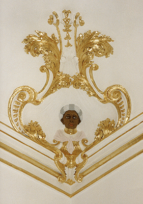 Stuckdecke mit Mohr